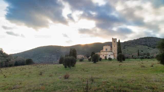 Abadía de Sant'Antimo en la Toscana, Italia - Banco de imágenes católicas