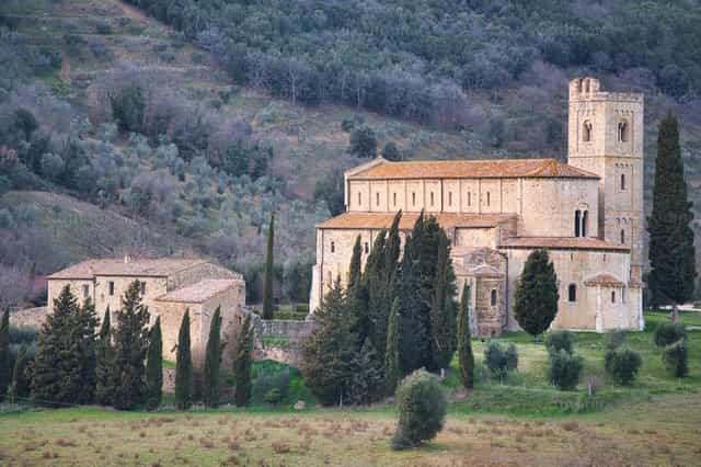 Abadía de Sant'Antimo en la Toscana, Italia - Banco de imágenes católicas - Fotografía por Michelangelo Oprandi