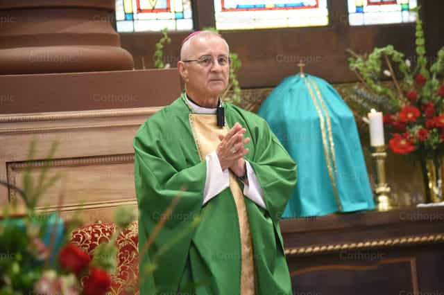 Bishop Raica celebrating Mass in Alabama - Catholic stock images - Photo by Luisa Oswalt