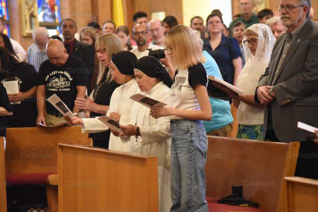 Parishioners and nuns at a Mass in Alabama USA - Catholic stock images - Photo by Luisa Oswalt