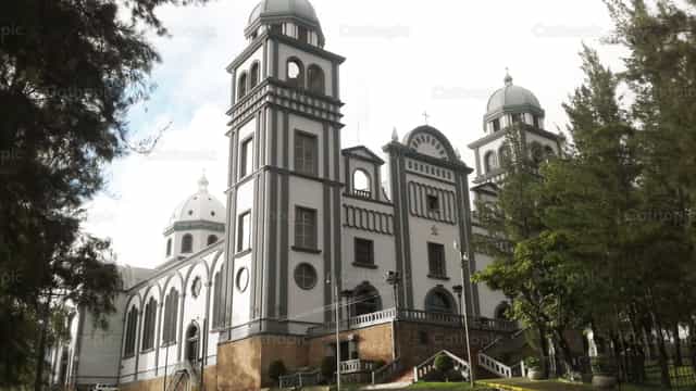 Basilika ng Mahal na Birheng Maria ng Suyapa - Mga Catholic stock image - Larawan ni kentalvarez