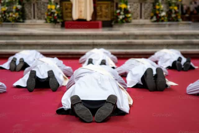 Ordenacion de Sacerdotes Legionarios - Banco de imágenes católicas