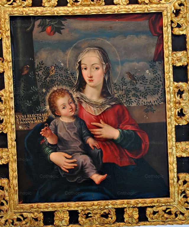 Virgem Maria com o Menino nos braços - Imagens católicas de stock