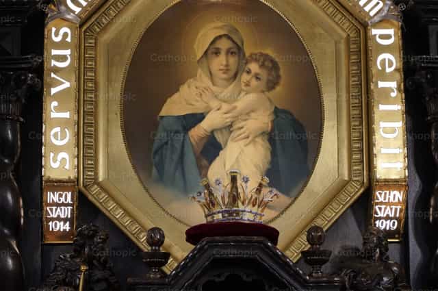 Image de la Bienheureuse Mère au Sanctuaire - Images catholiques de stock