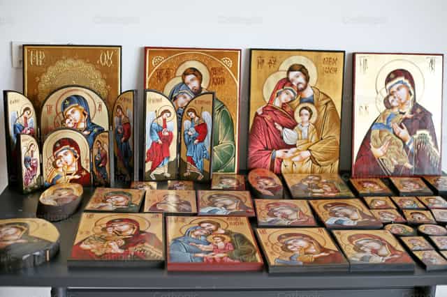 Iconos bizantinos pintados sobre madera - Banco de imágenes católicas - Fotografía por Cristina Grigore