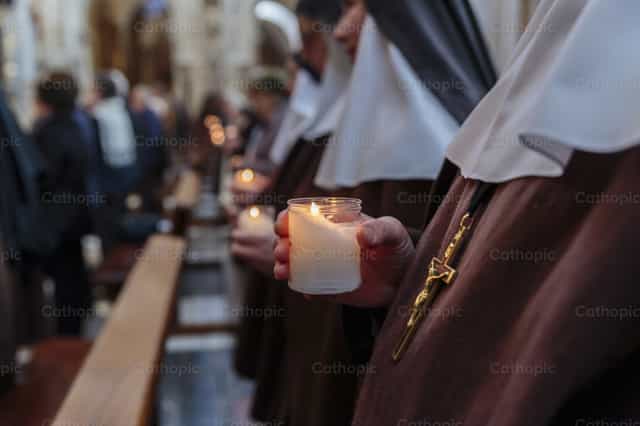 Luz de la Candelaria: Monjas Carmelitas - Banco de imágenes católicas - Fotografía por Diócesis de Córdoba