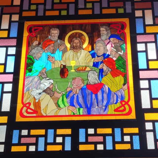 Vitrail de la Cène - Images catholiques de stock