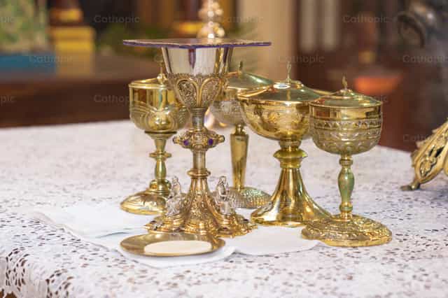 Vasos Liturgicos - Banco de imágenes católicas