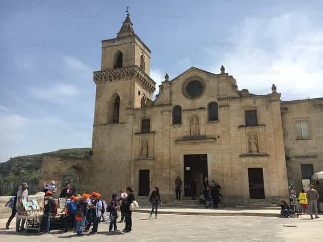 Iglesia, lugar de encuentro en Cristo - Banco de imágenes católicas - Fotografía por pfermin7