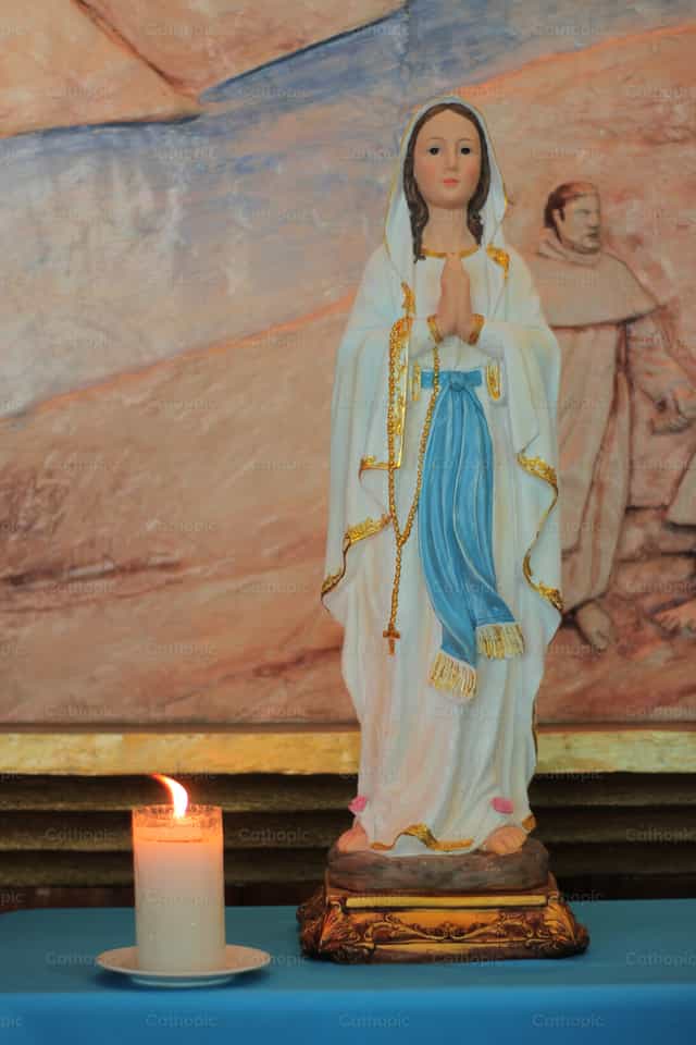 Virgen de Lourdes - Banco de imágenes católicas