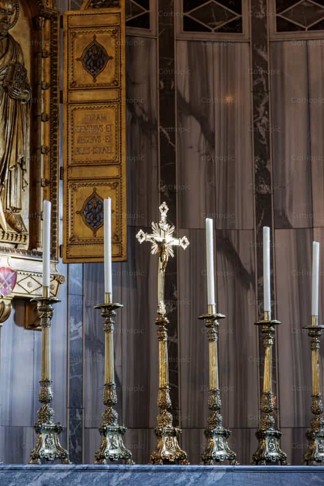 Altar des Hl. Paulus – Westminster Cathedral, London - Katholische Stockfotos