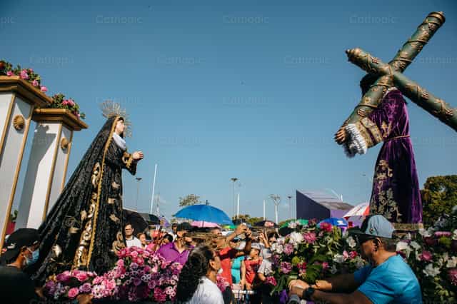 IV Estacion del víacrucis en vivo - Banco de imágenes católicas - Fotografía por Leider Mendoza