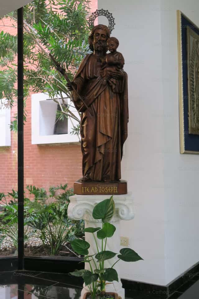 Escultura de San José - Banco de imágenes católicas