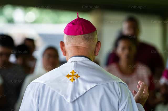 Monsignore Mario Quiros Quiros - Katholische Stockfotos