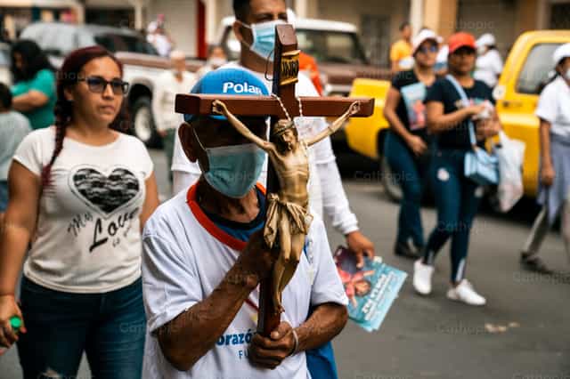 Crucifijo popular - Banco de imágenes católicas