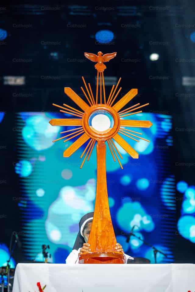 Santísimo Sacramento - Banco de imágenes católicas - Fotografía por Hein Palma