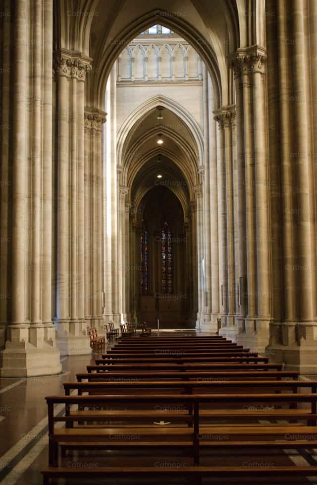 Bas-côté de la cathédrale de La Plata - Images catholiques de stock - Photo de yomismo