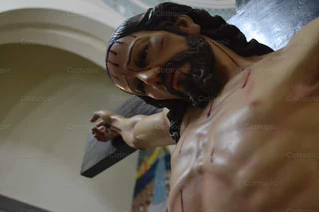 Dolor de Cristo en la Cruz - Banco de imágenes católicas