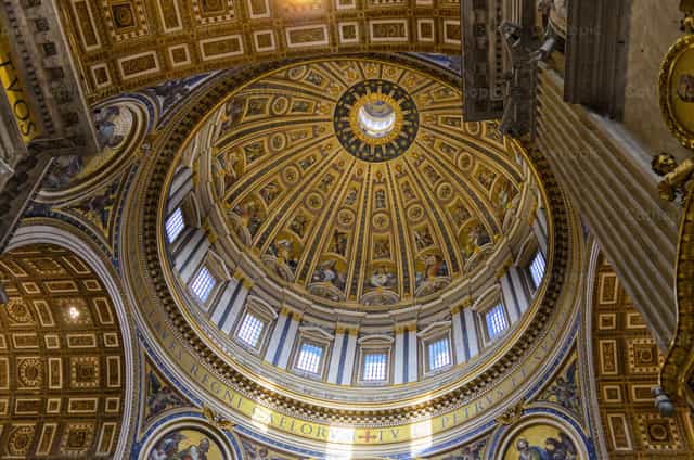 Cúpula de la Basilica de San Pedro - Banco de imágenes católicas - Fotografía por Titi Maciel Pérez