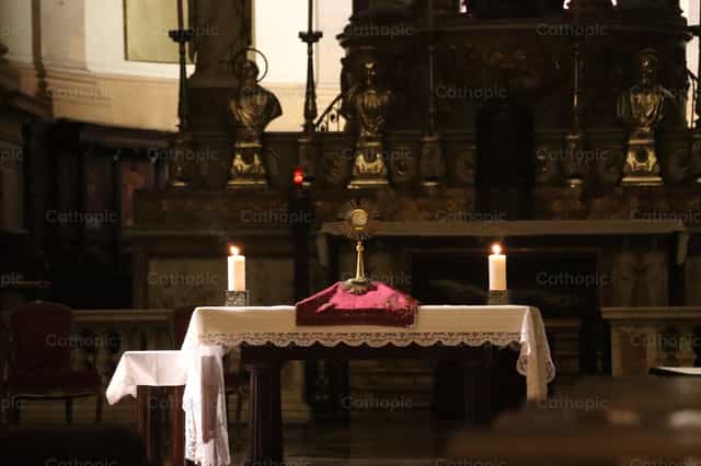 Amor verdadeiro - Imagens católicas de stock