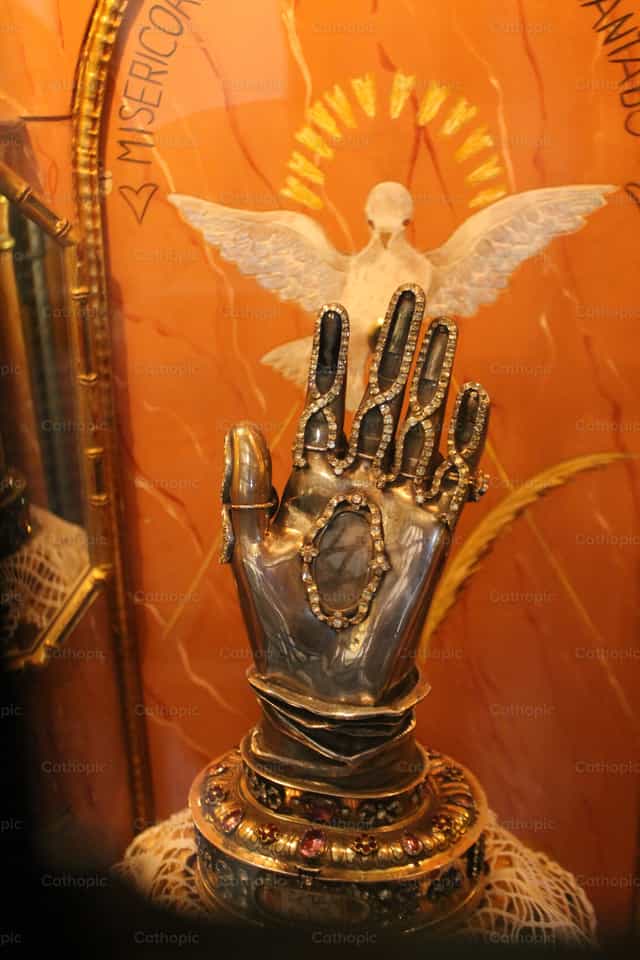 Relicario mano Santa Teresa de Jesus - Banco de imágenes católicas