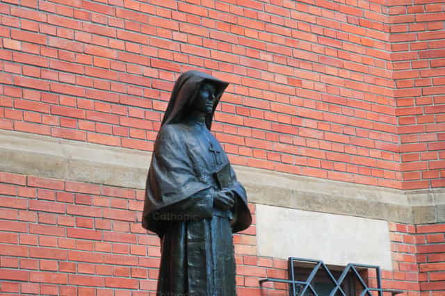 Escultura de Santa Faustina - Banco de imágenes católicas
