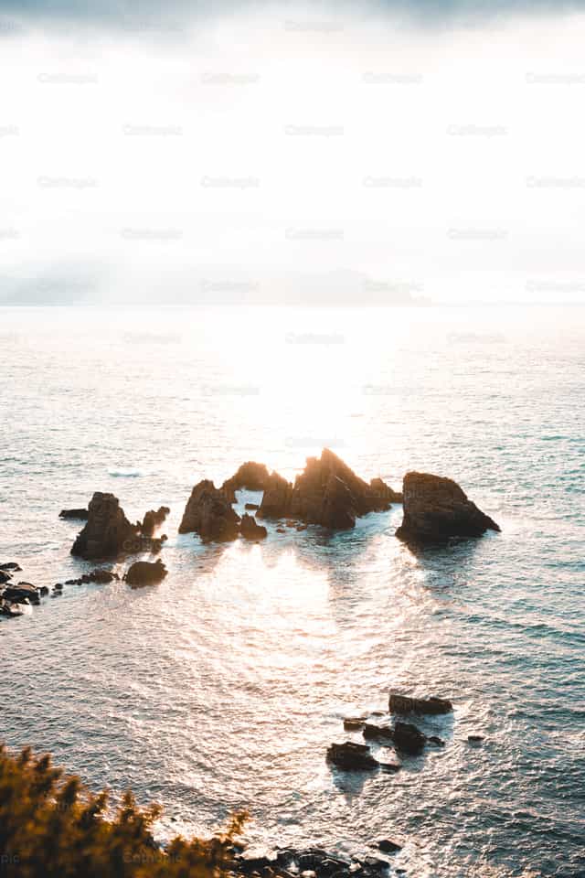 Puesta de sol en la isla de Deva - Banco de imágenes católicas - Fotografía por Santiago de la Hoz