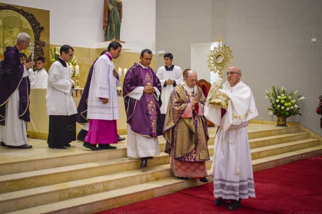 Adorazione del Santissimo Sacramento - Immagini stock cattoliche