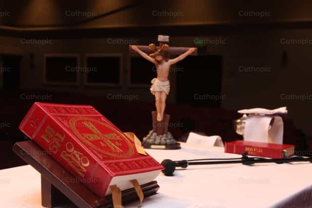 Esperando a Jesus Eucaristia - Banco de imágenes católicas