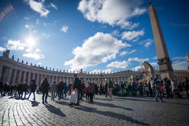 Plaza San Pedro - Banco de imágenes católicas - Fotografía por Moisés Becerra