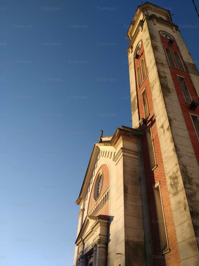 Église dans le profil - Images catholiques de stock - Photo de Juliana Giletta