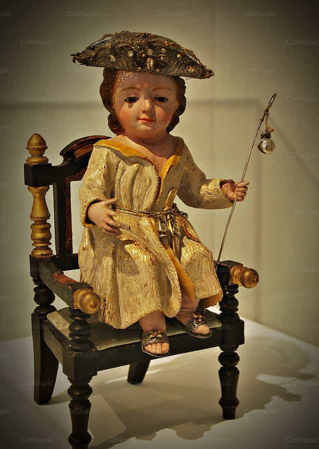 Menino Jesus numa cadeira - Imagens católicas de stock