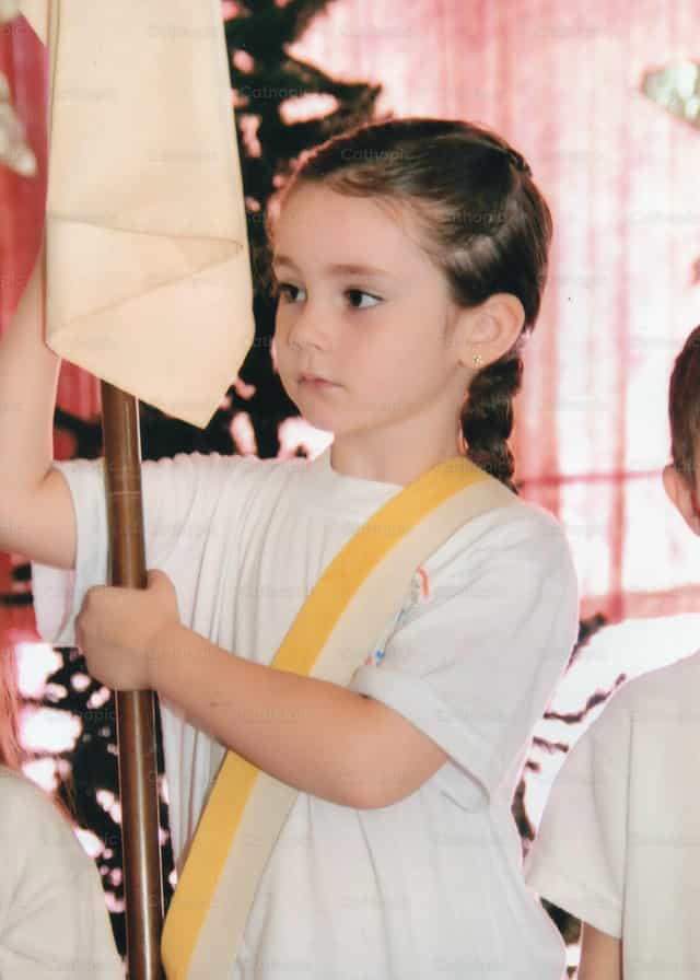 La niña al servicio - Banco de imágenes católicas - Fotografía por Martín