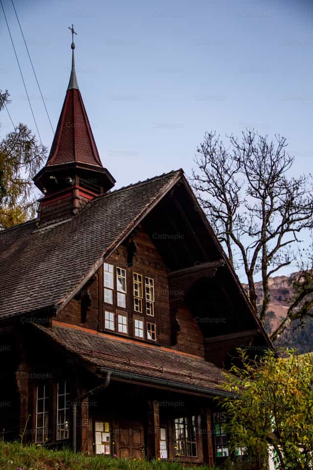 Casita en Suiza - Banco de imágenes católicas - Fotografía por Nicolás Núñez LC
