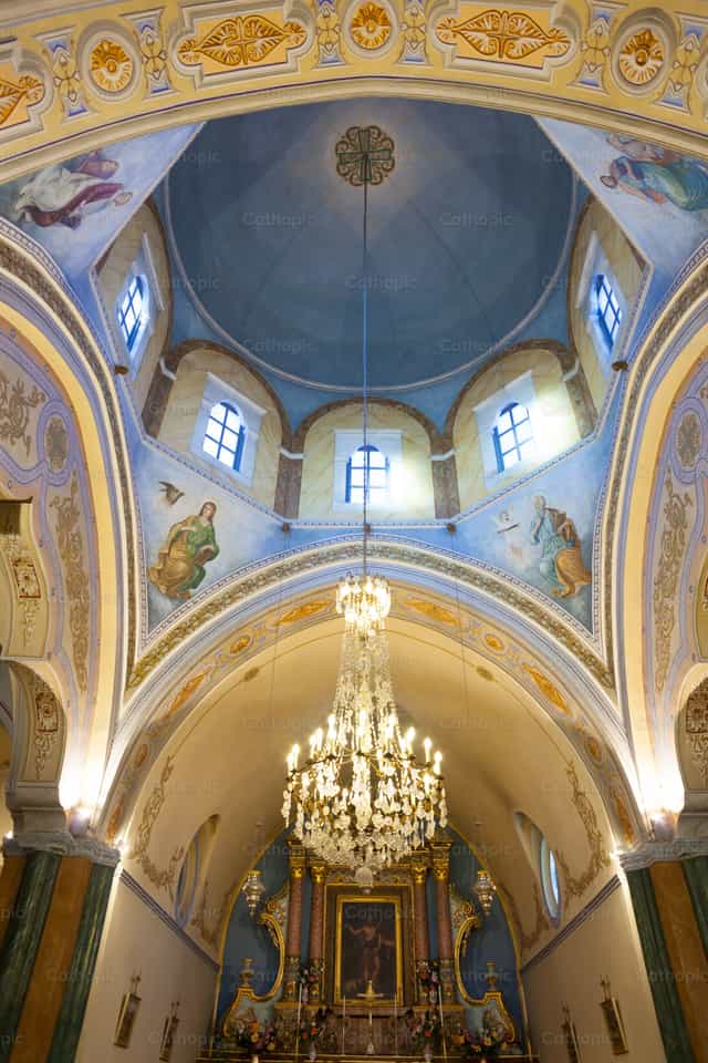 Panloob na Bahagi ng Roman Catholic Cathedral ng Fira - Mga Catholic stock image - Larawan ni Antonio Gravante