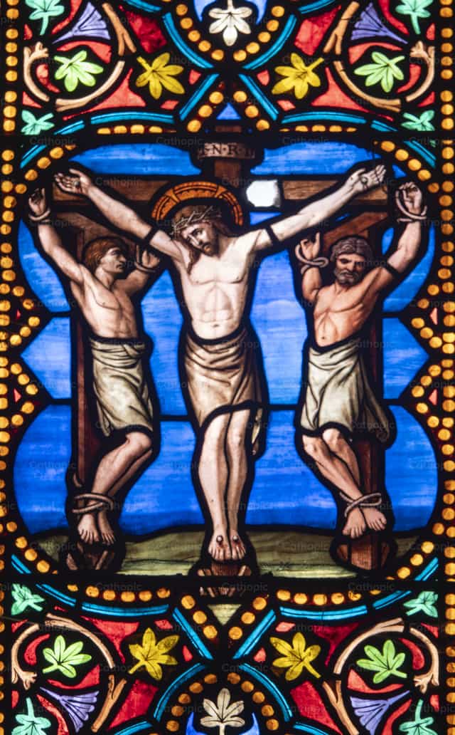 Jesucristo crucificado entre dos ladrones - Banco de imágenes católicas - Fotografía por Joan Sutter