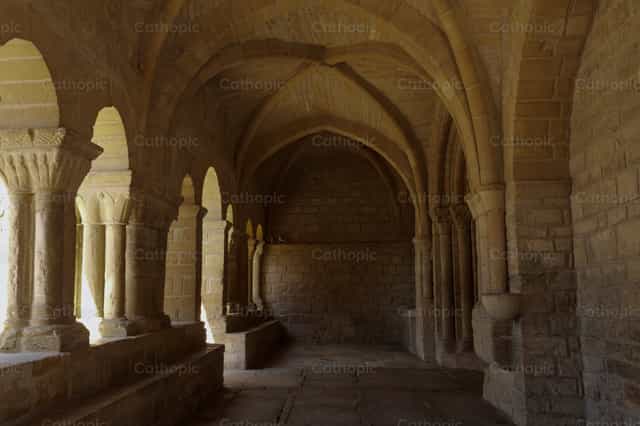 Átrio de Templo Romano - Imagens católicas de stock