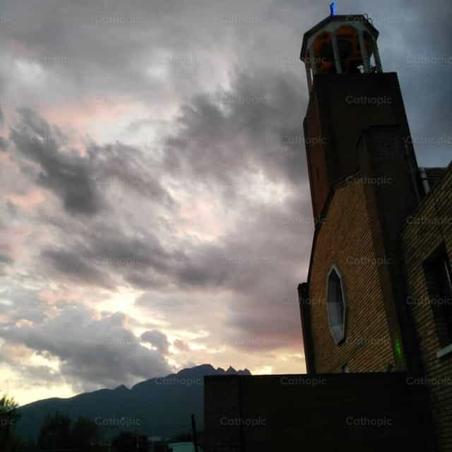 Céu e Igreja - Imagens católicas de stock