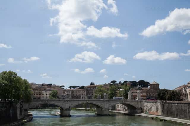 Brücke über den Tiber - Katholische Stockfotos - Foto von Yael Portabales