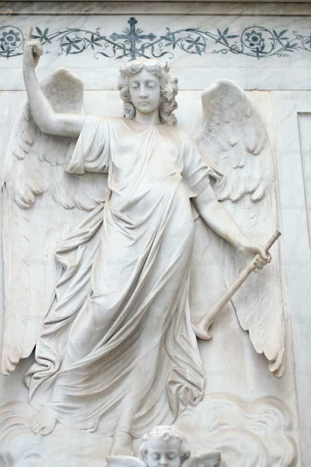 Escultura de angel - Banco de imágenes católicas - Fotografía por Carolina BR