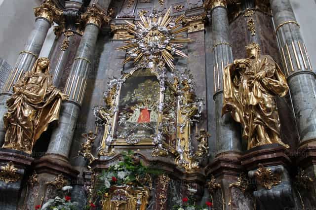 Jesus niño de Praga - Banco de imágenes católicas