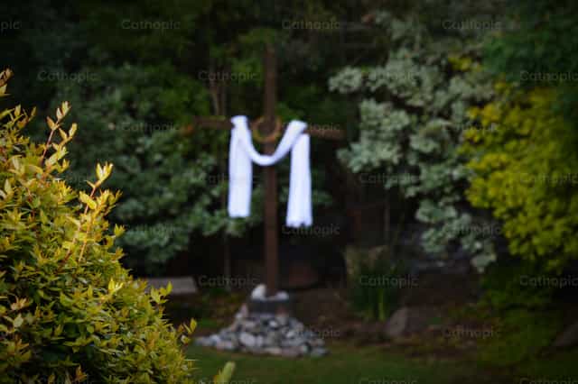 Er ist nicht hier; er ist auferstanden - Katholische Stockfotos