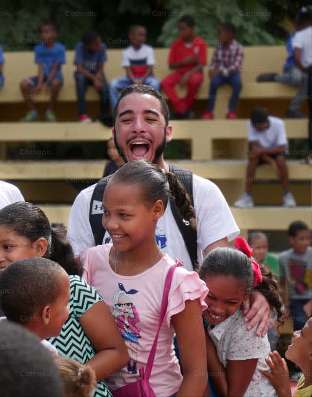 Amor en la Caridad - Banco de imágenes católicas - Fotografía por Allan George