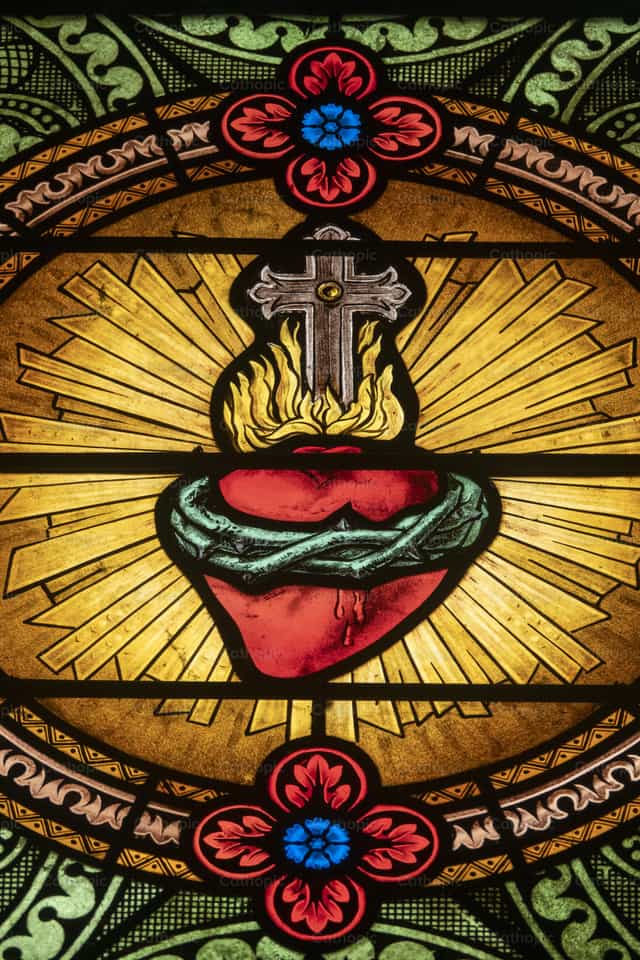 Vidriera del Sagrado Corazón de Jesucristo - Banco de imágenes católicas - Fotografía por Joan Sutter