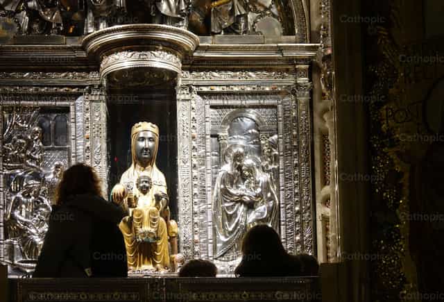 Virgem de Montserrat - Imagens católicas de stock