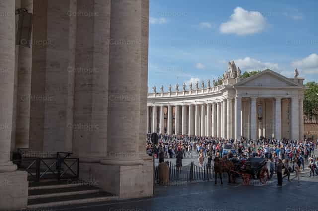 Zuilen van Sint-Pieter, Rome - Katholieke stockfoto's