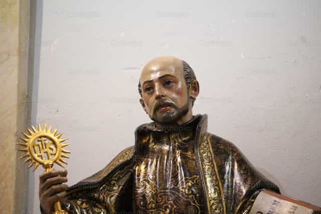 To love and serve in all things - Banco de imágenes católicas - Fotografía por Javier O