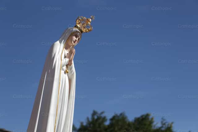 Réplica de Nossa Senhora de Fátima - Imagens católicas de stock
