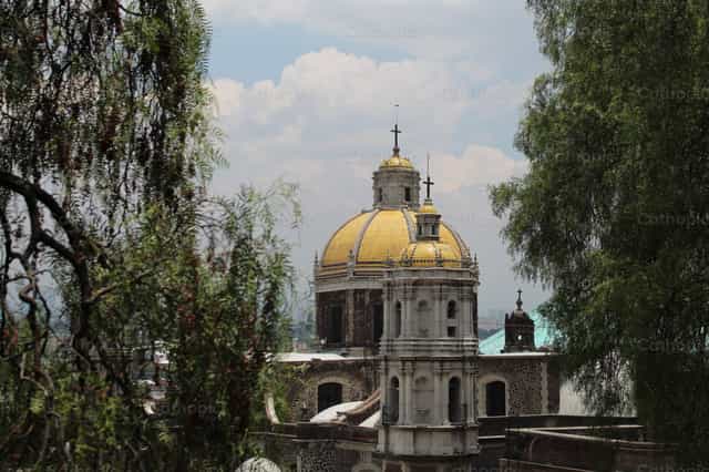 Exterior de Parroquia - Banco de imágenes católicas