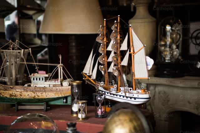 Objets dans un magasin - Images catholiques de stock